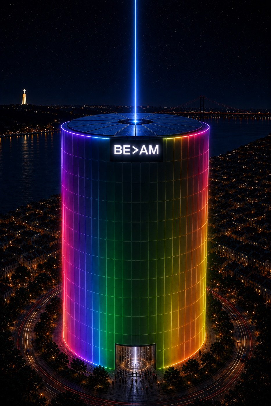 A torre BE>AM à noite, envolta pelo espectro do prisma, com o feixe de luz a subir ao céu de Lisboa.